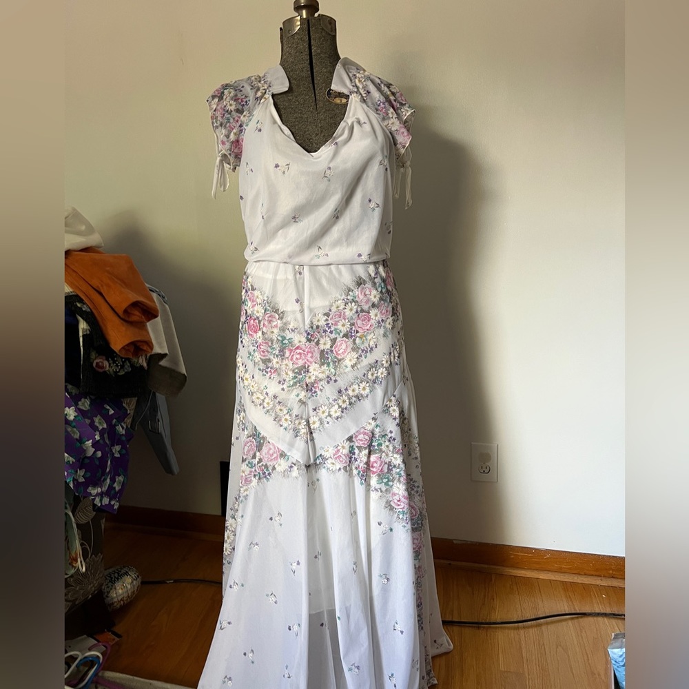 Perfect cottagecore Vintage ZUMZUM romantic floral tie sleeve maxi dress
